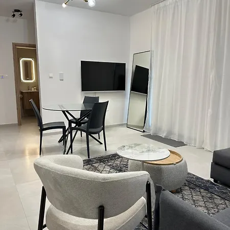 -mari- Cozy At Engomi Near Unic *