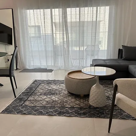 -mari- Cozy At Engomi Near Unic דירה