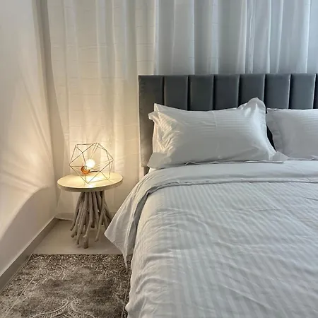-mari- Cozy Near Unic & Medical School