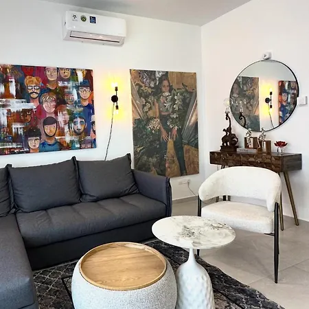 -mari- Cozy Near Unic & Medical School