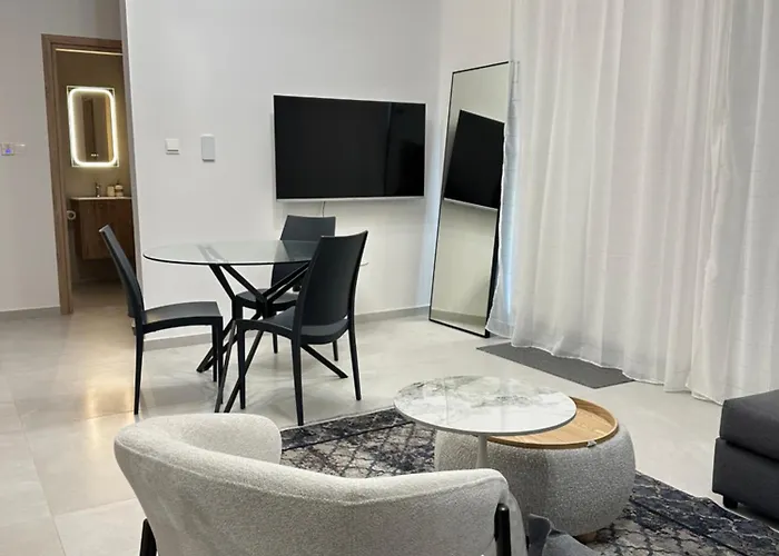 -mari- Cozy At Engomi Near Unic *