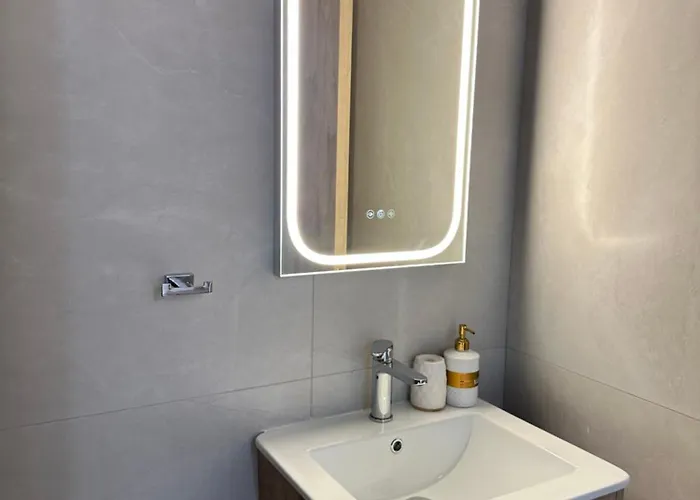 Διαμέρισμα -mari- Cozy At Engomi Near Unic *